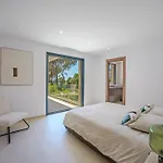 别墅 Contemporary With Heated Pool Near Sea *