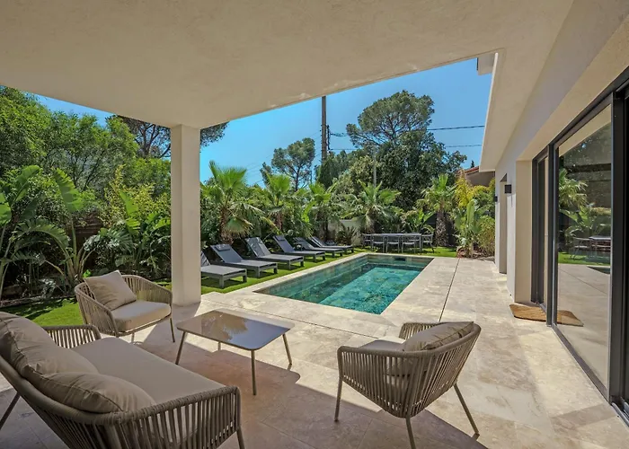 Contemporary With Heated Pool Near Sea Villa