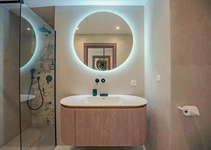 Contemporary With Heated Pool Near Sea *