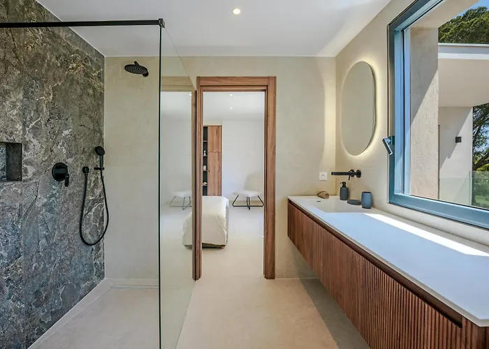 Contemporary With Heated Pool Near Sea Villa