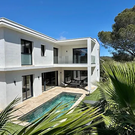 빌라 Contemporary With Heated Pool Near Sea