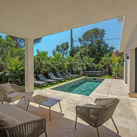 Contemporary With Heated Pool Near Sea Willa