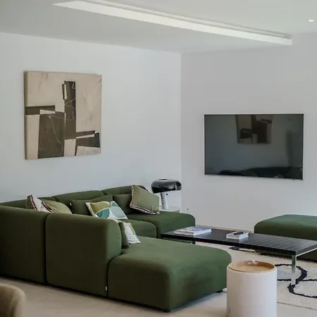 Contemporary With Heated Pool Near Sea *