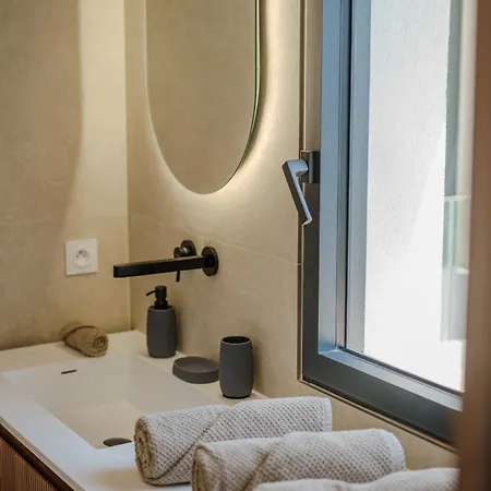 Contemporary With Heated Pool Near Sea Villa Saint-Raphaël