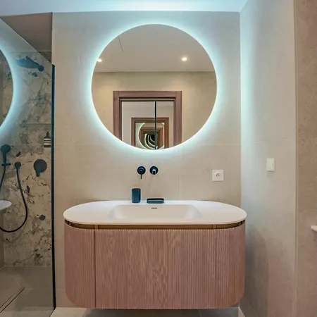 Contemporary With Heated Pool Near Sea *