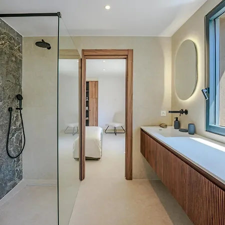 Contemporary With Heated Pool Near Sea Villa