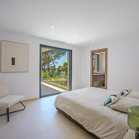 빌라 Contemporary With Heated Pool Near Sea *