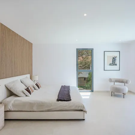 Contemporary With Heated Pool Near Sea Willa Saint-Raphaël