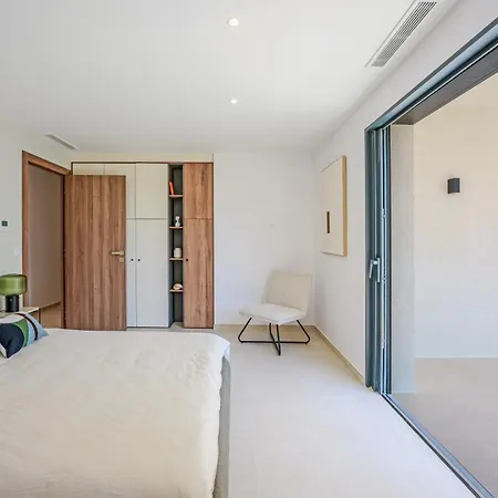 Вилла Contemporary With Heated Pool Near Sea *