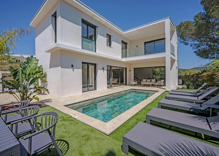 Villa Contemporary With Heated Pool Near Sea Saint-Raphaël