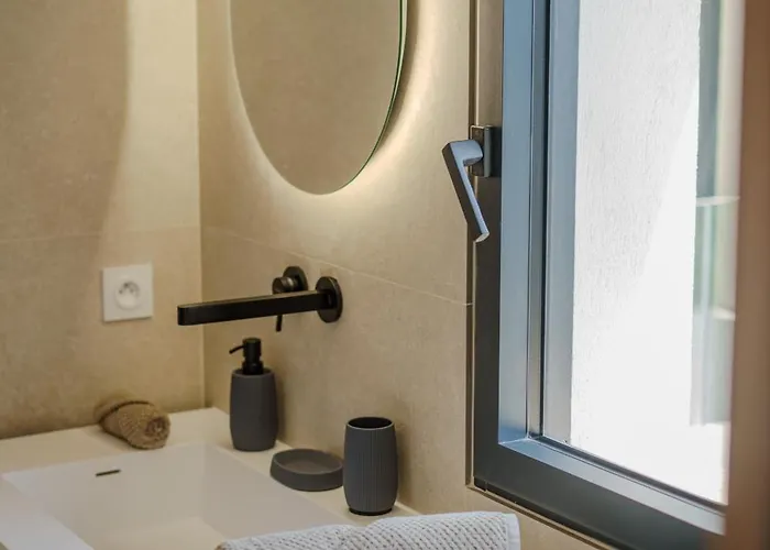 Contemporary With Heated Pool Near Sea Villa Saint-Raphaël