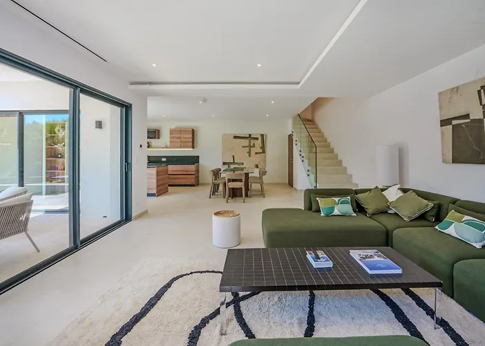 Contemporary With Heated Pool Near Sea Villa Saint-Raphaël
