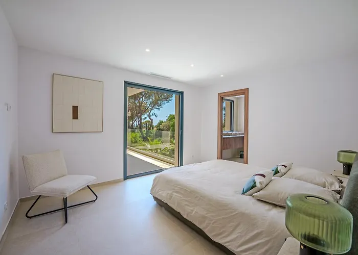 Villa Contemporary With Heated Pool Near Sea *