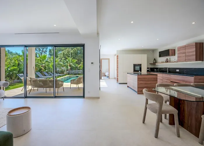 Contemporary With Heated Pool Near Sea Saint-Raphaël
